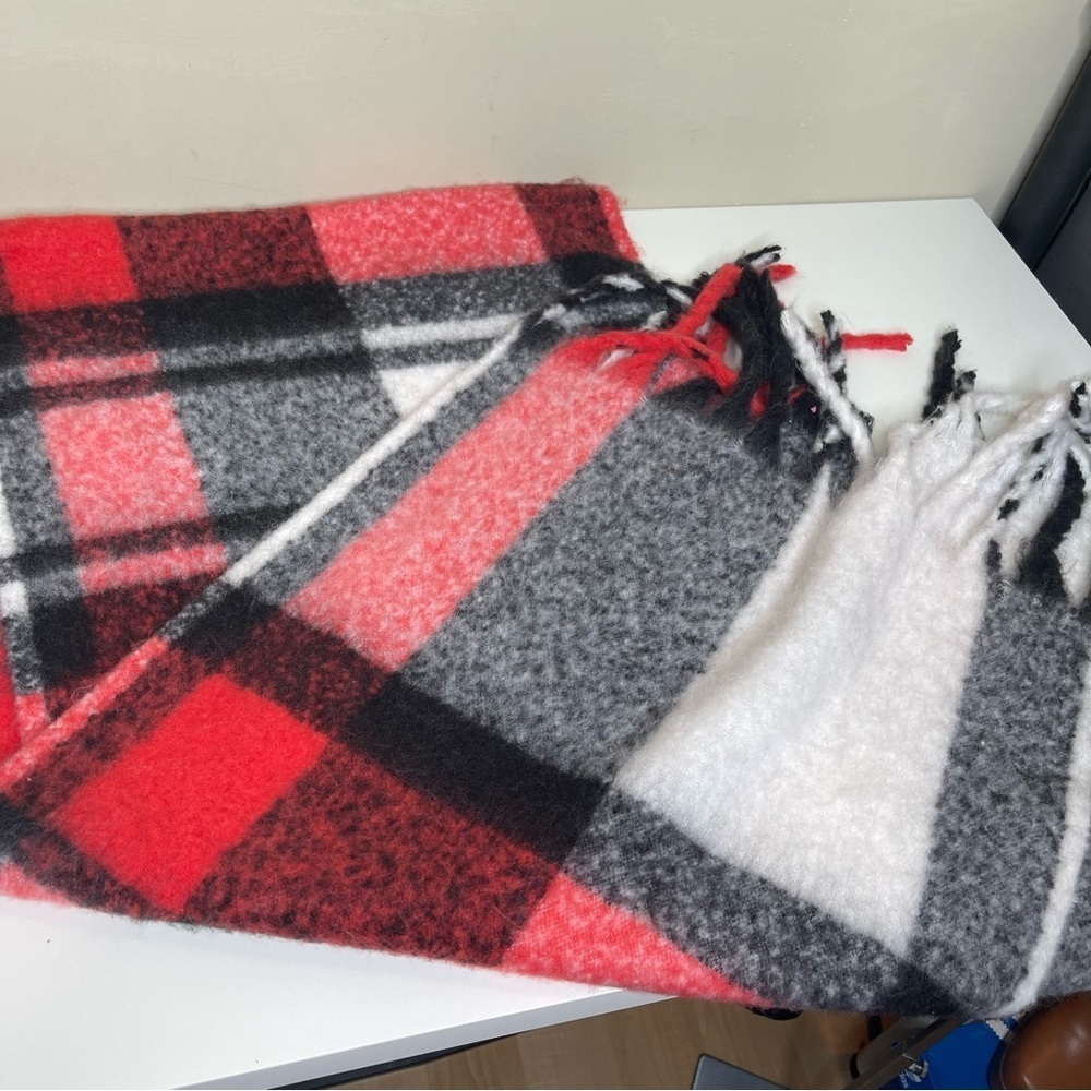 SHIRALEAH Chicago Plaid Shawl Blanket Scarf Wrap